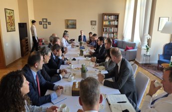 Hikmət Hacıyev NATO nümayəndə heyəti ilə sülh gündəliyini müzakirə edib - FOTO