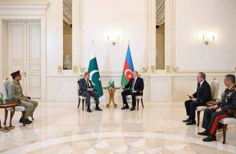 Состоялась встреча Президента Ильхама Алиева с премьер-министром Пакистана в узком составе