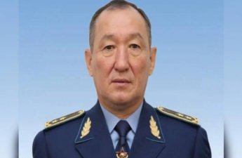 Qazaxıstanın müdafiə naziri Bakıda hərbi paradda iştirak edir