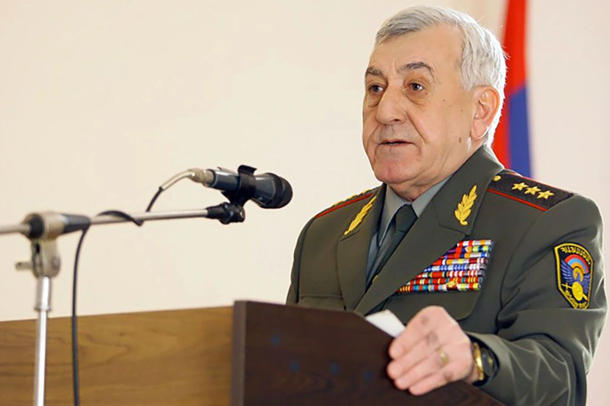 Ermənistanın keçmiş müdafiə naziri axtarışa verildi