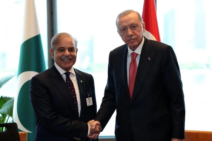 Президент Турции провел в Баку встречу с премьер-министром Пакистана-ФОТО