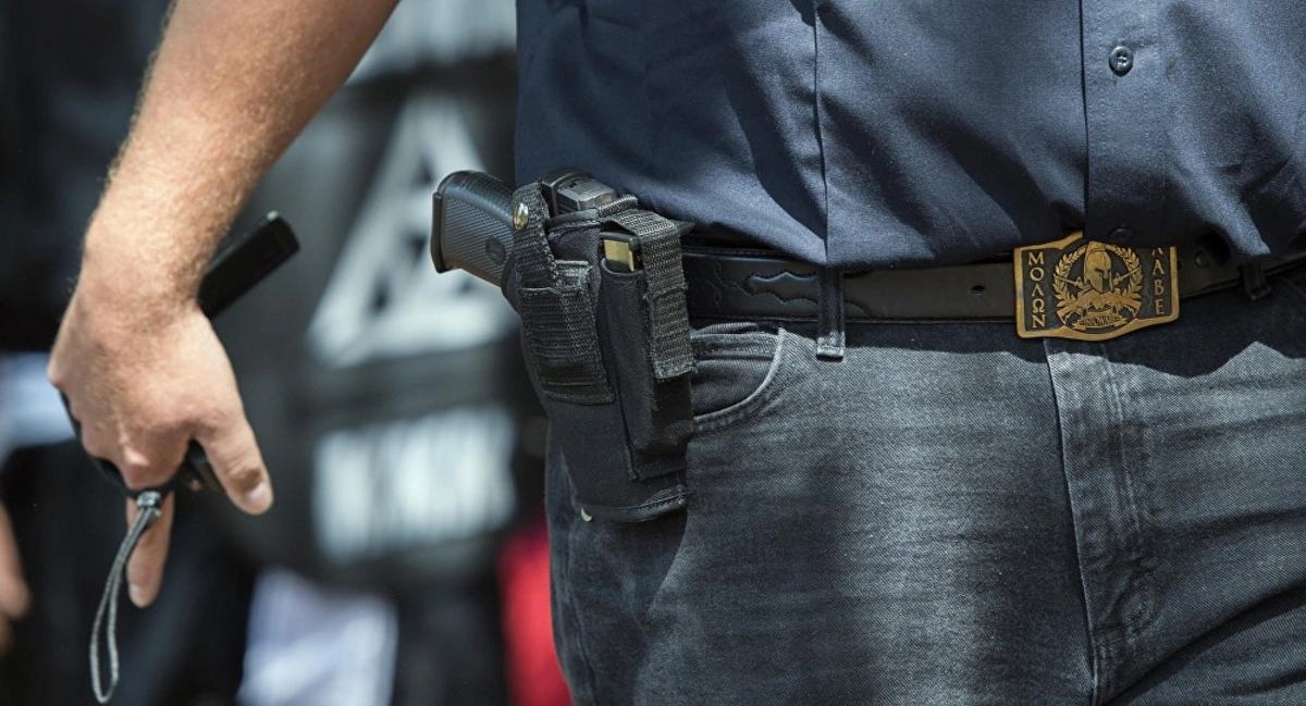 В США 21-летний парень застрелил помощника шерифа его же табельным оружием