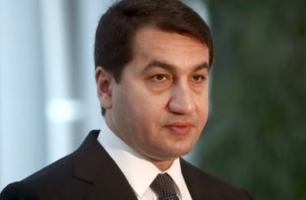 Hikmət Hacıyev Dövlət Bayrağı Günü münasibətilə paylaşım etdi - FOTO