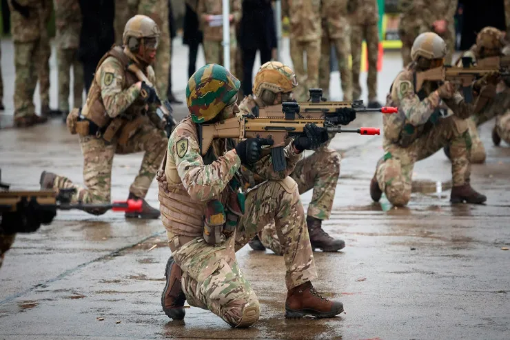 Bu ölkədə İLK: 17 yaşına çatmış bütün vətəndaşlar orduda xidmətə ÇAĞIRILDI