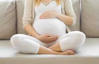 Britaniyada körpə ana bətnində əlini itirib