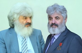 “İki tamaşamın məşqi dayandırılıb, gözləyirəm, əks halda saçım və saqqalım əvvəlki formada olacaq” - FOTO+ÖZƏL