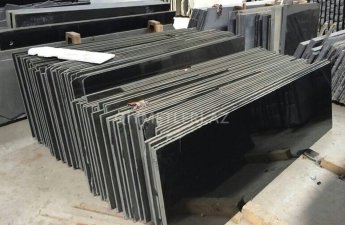 Üzərinə mərmər daşı düşən kişi öldü