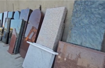 В Хырдалане мужчину насмерть придавило мраморное надгробье