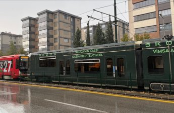 Tramvayı ildırım vurdu, sərnişinlər təxliyə edildi