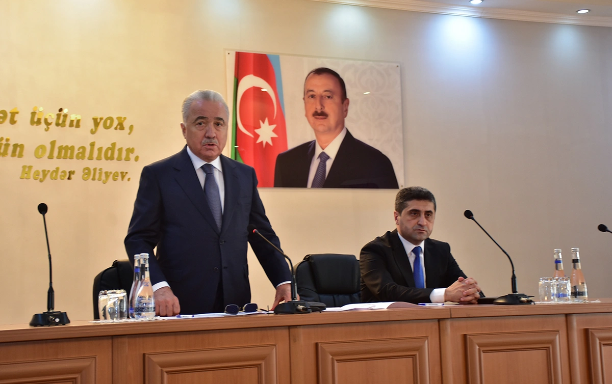 Новый глава ИВ Гахского района представлен коллективу-ФОТО