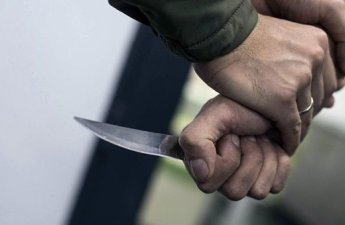 Gəncədə 40 yaşlı kişi küçədə bıçaqlandı