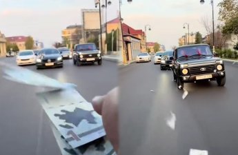 Toy karvanında “avtoş”luq edib yola pul səpdilər - VİDEO