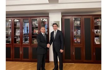 Hikmət Hacıyev Türkmənistan səfiri ilə görüşdü