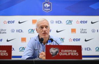 Deşam millimizi təriflədi