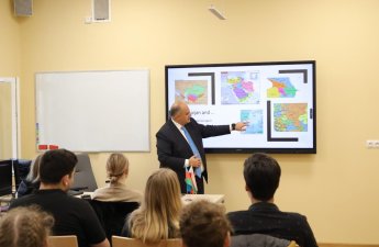 BSU-nun rektoru Varşava Universitetində mühazirə ilə çıxış edib