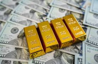 Золото подешевело на фоне неопределенности по ставке ФРС США