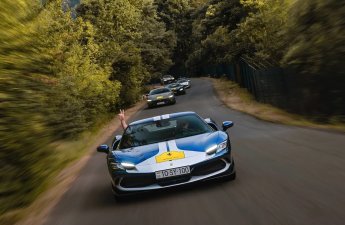 В Баку владелец Ferrari оштрафован за грязный выхлоп