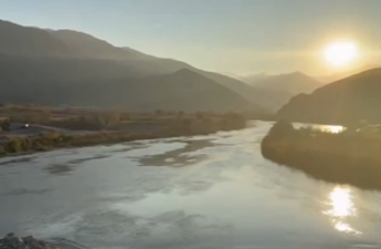 Hikmət Hacıyev Araz çayı üzərindəki Ağbənd–Kəlalə körpüsündən paylaşım edib - VİDEO