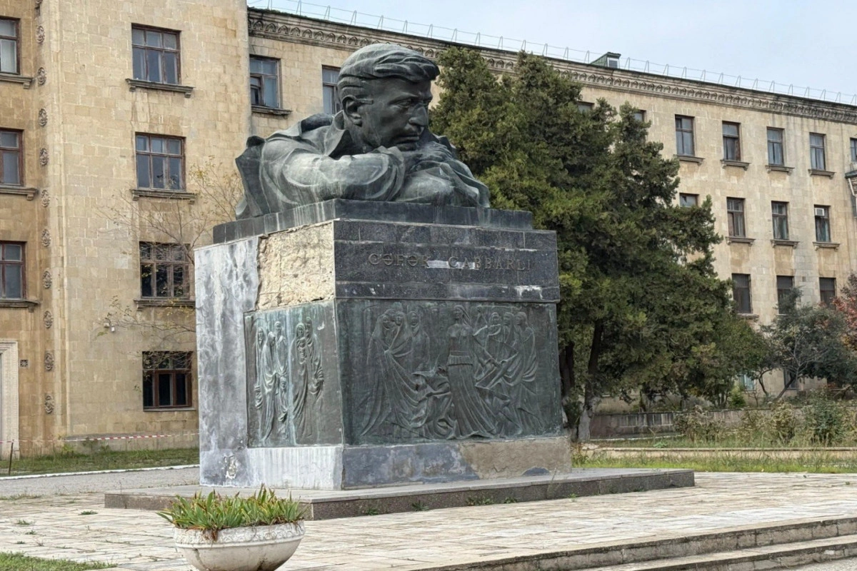 Cəfər Cabbarlının büstü bərpa ediləcək