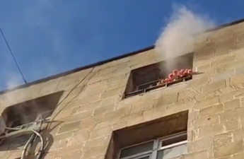 Binəqədidə yataqxanda yanğın oldu, 3 nəfər təxliyə edildi - VİDEO