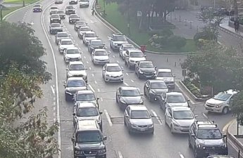 В Баку на нескольких улицах и проспектах наблюдаются пробки