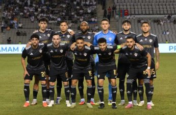 Tanınmış futbolçu ​