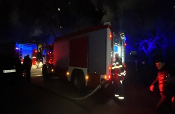 Bakıda yaşayış binasında yanğın baş verib, polis əraziyə cəlb edilib - FOTO - YENİLƏNİB