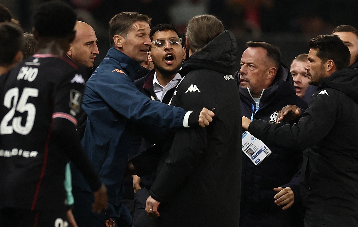 Fransa çempionatında matç kütləvi dava ilə nəticələndi