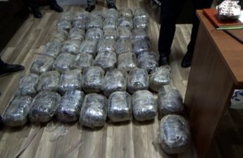 Bakıda polisin saxladığı maşından 10 kq narkotik tapıldı