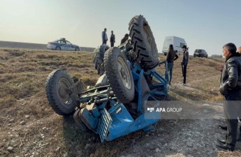 Ucarda traktorla maşın toqquşub, xəsarət alanlar var