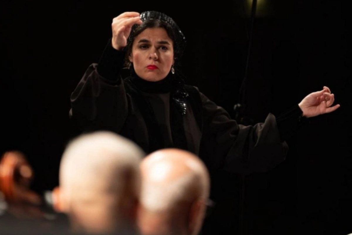 İranda 46 ildən sonra ilk qadın dirijor debüt edib