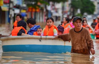 Во Вьетнаме из-за наводнений погибли по меньшей мере 90 человек