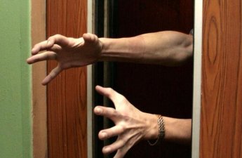 Liftdə qalan şəxslər xilas edildi