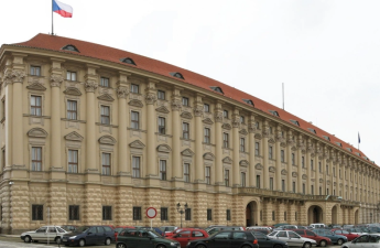 Çexiya XİN vətəndaşlarını Venesuelanı tərk etməyə çağırıb