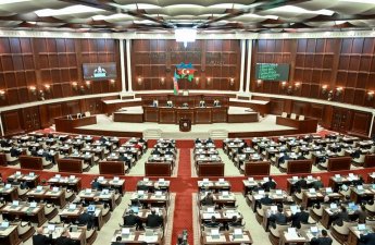 Началось пленарное заседание Милли Меджлиса