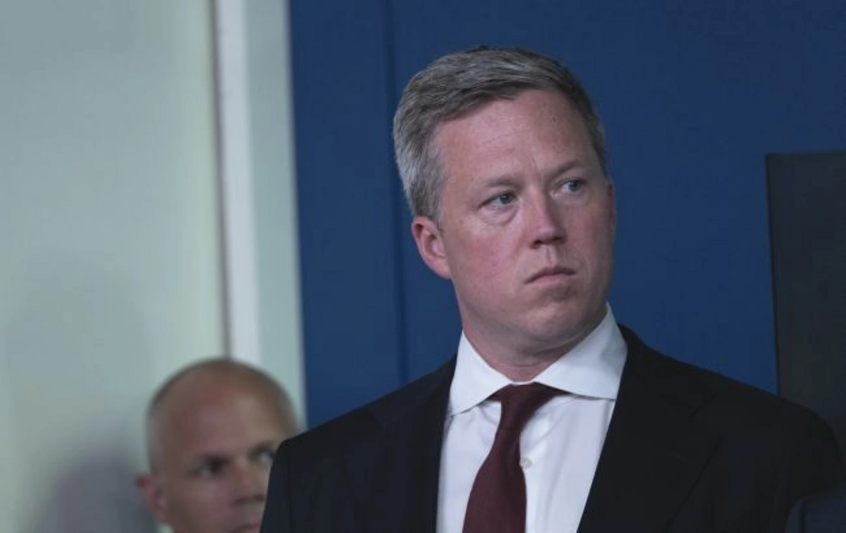 СМИ: Министр армии США предупредил Украину о неминуемом поражении