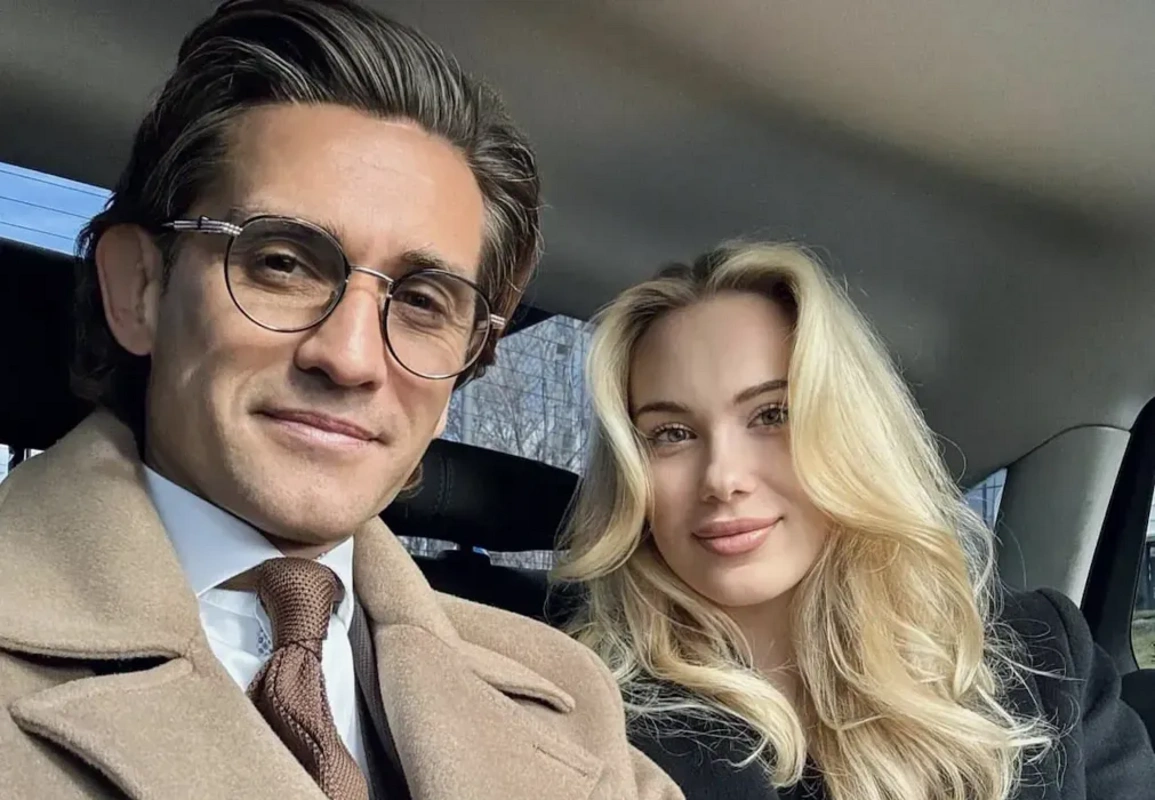 Rusiya yığmasının keçmiş qapıçısı özündən 28 yaş kiçik teleaparıcı ilə evlənib