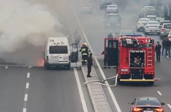 Пожар на проспекте Гейдара Алиева спровоцировал пробку в Баку