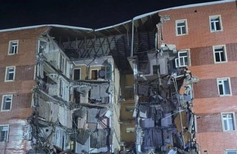 Azərbaycanda binanın blokunun uçma anı - VİDEO