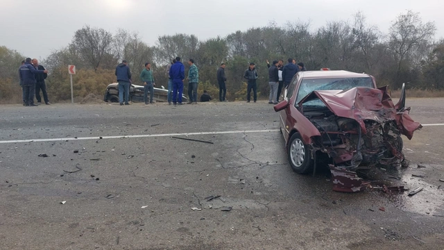 İmişlidə üç maşın toqquşdu: Xəsarət alanlar var - FOTO