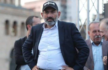 Paşinyana alma atan şəxs bəraət verildi