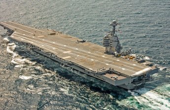 Pentaqon rəhbəri Karib dənizindəki təyyarədaşıyan gəmiyə baş çəkdi