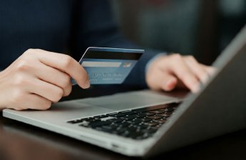 МВД: Задержаны 8 человек за торговлю банковскими картами для онлайн-азартных игр