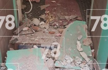 В частной школе в Санкт-Петербурге обрушился потолок