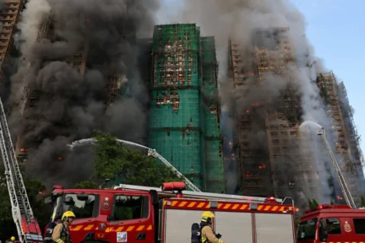 По делу о пожаре в жилом комплексе в Гонконге арестовали восемь человек - ОБНОВЛЕНО