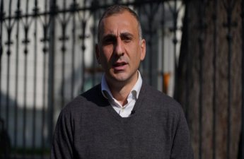 Tbilisidə məhkəmə binasını yandırmağa çalışan müxalifət lideri saxlanılıb