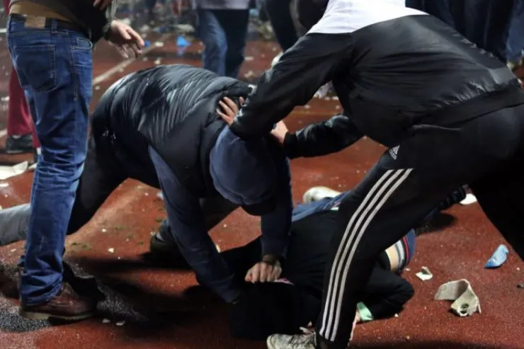 Biləsuvarda toyda mahnı DAVASI: yolun kəsib döydü