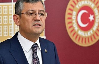 Özgür Özəl yenidən CHP sədri seçildi