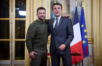 Зеленский вновь едет во Францию