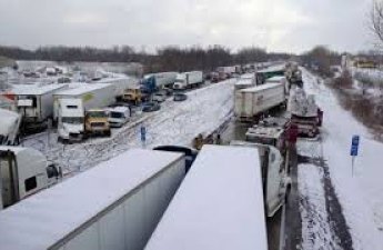 NBC: В Индиане более 40 машин попали в ДТП из-за снегопада